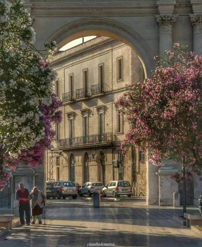 Lecce Stazione Centrale Extérieur photo